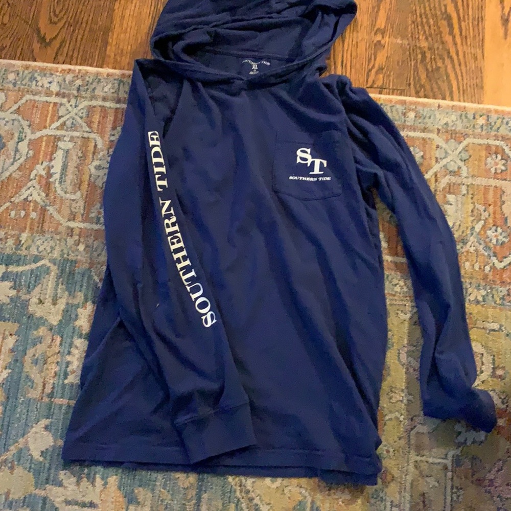 Long sleeve navy t shirt
